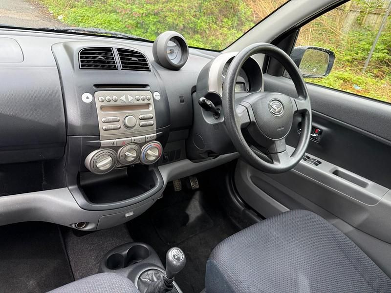 Used Daihatsu Sirion 87 HP (63 kW) 2007 Silver Hatchback