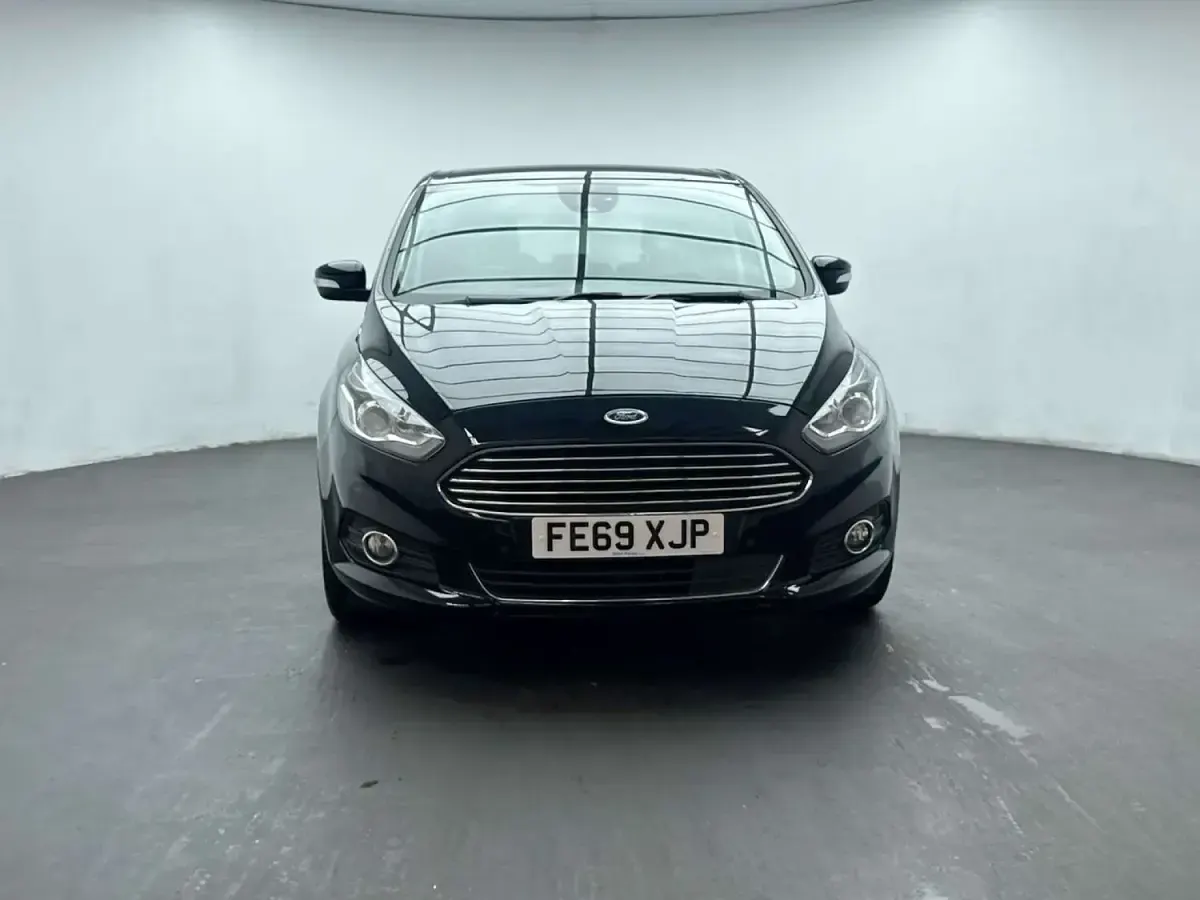 Used Ford S-MAX Titanium 150 HP (110 kW) 2019 Black MPV