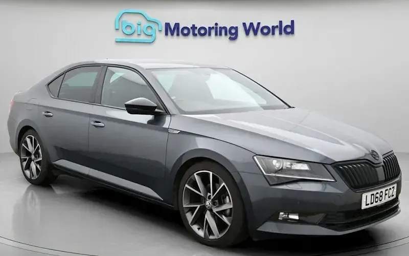 Usado Skoda Superb SportLine 150 CV (110 kW) 2018 Utilitario