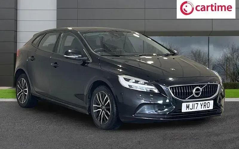 Used Volvo V40 Momentum 122 HP (89 kW) 2019 Hatchback