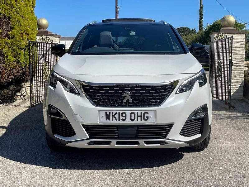 Second-hand Peugeot 3008 Premium 2019 Alb SUV