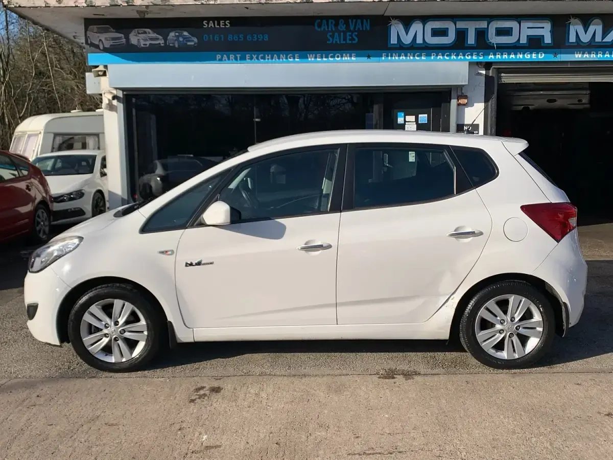 Used Hyundai ix20 Active 113 HP (83 kW) 2013 White Hatchback