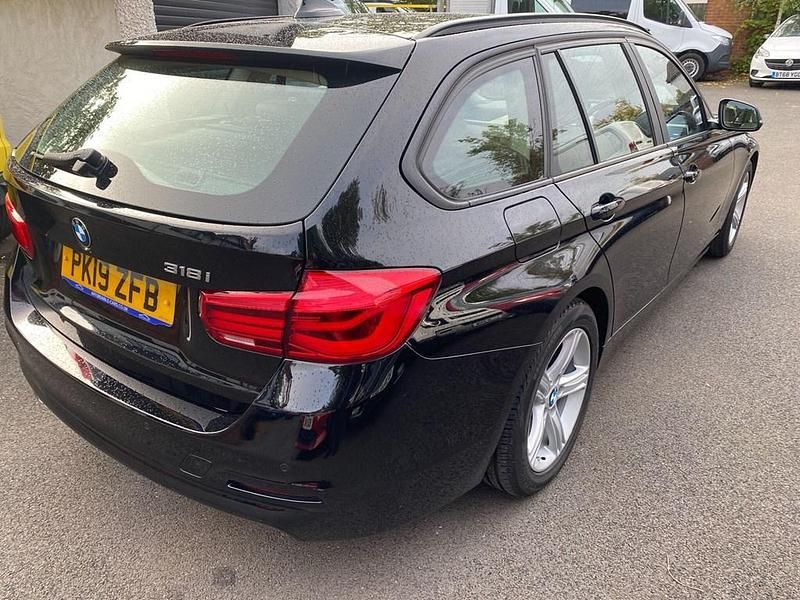 Used BMW 318 Comfort Edition 136 HP (100 kW) 2019 Black Estate