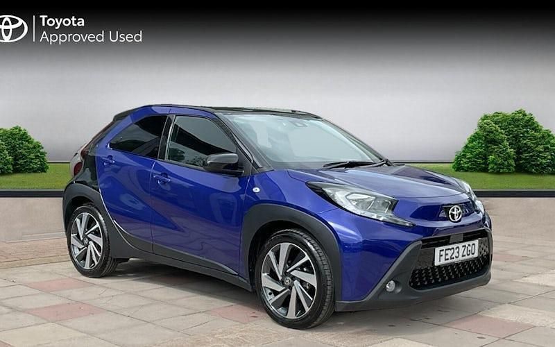 Juniper blue bitone Used 2023 Toyota Aygo Hatchback | £13,290 (Fair price) - Image 1/4