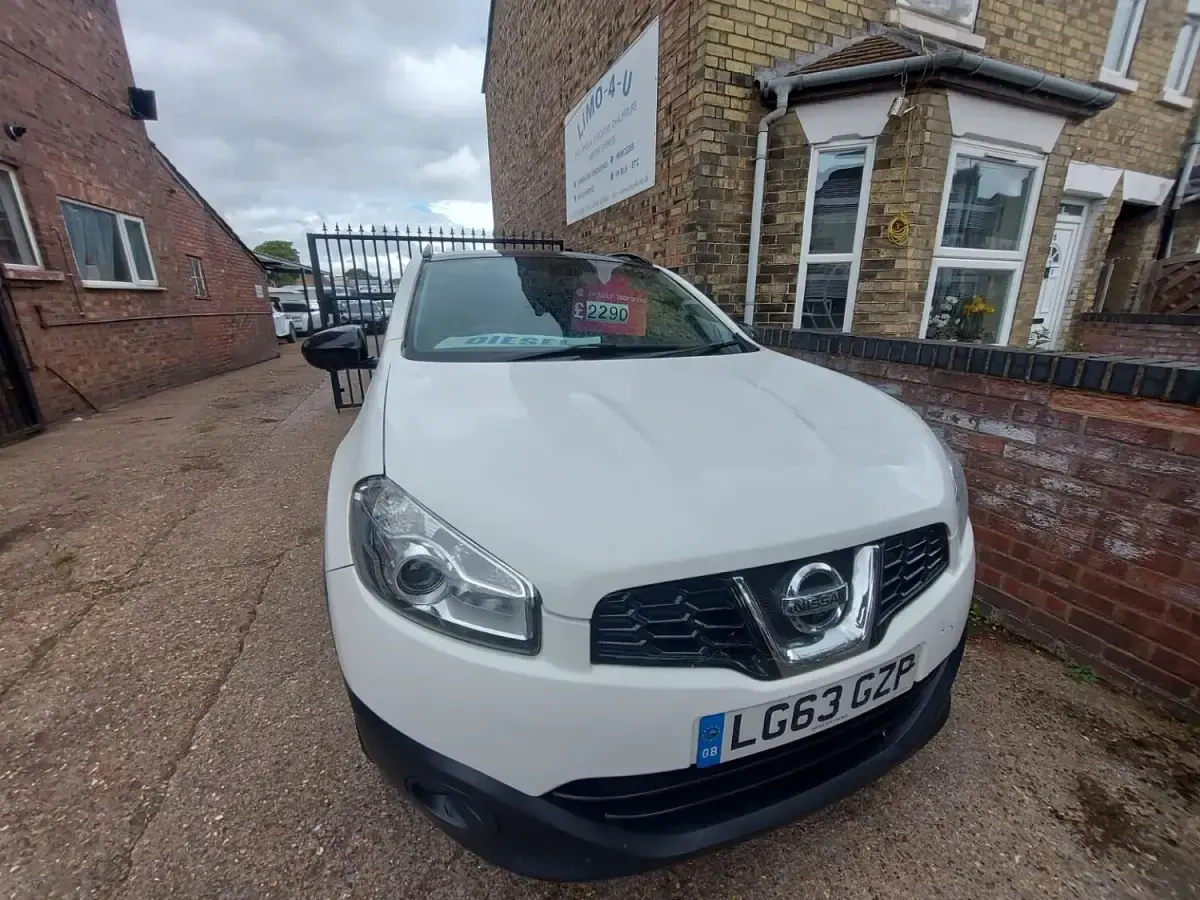 Used Nissan Qashqai 360º 110 HP (80 kW) 2013 White SUV