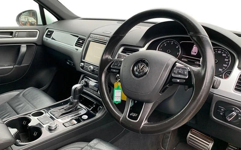 Used VW Touareg R-line Plus 262 HP (192 kW) 2017 White SUV
