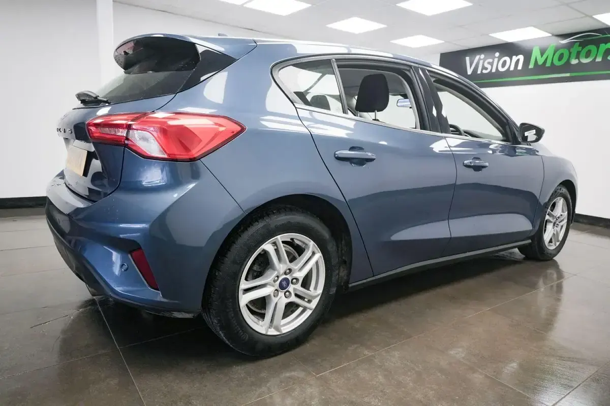 Used Ford Focus Zetec 120 HP (88 kW) 2021 Blue Hatchback