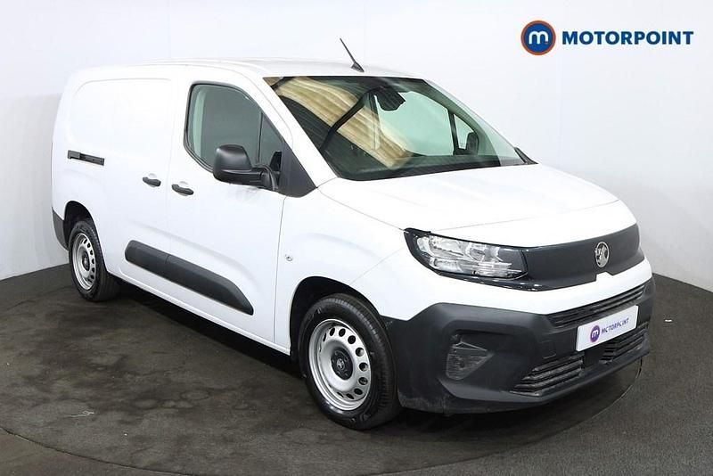 White Used 2024 Vauxhall Combo MPV | £14,599 (Good price) - Image 1/4