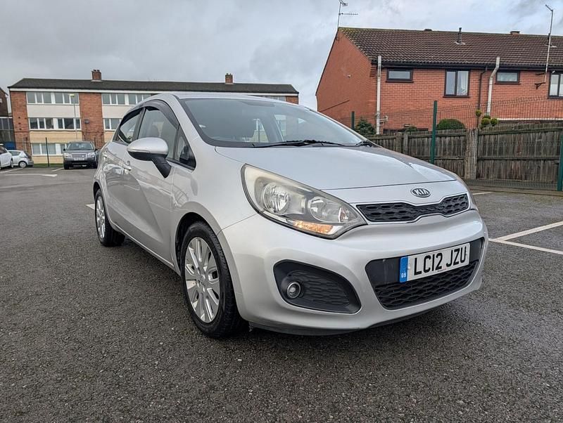 Used Kia Rio 107 HP (78 kW) 2012 Silver Hatchback