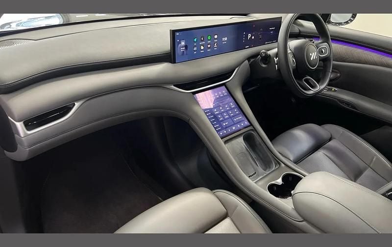 Usado MG IM6 545 kW (741 HP) 2025 Prateado SUV
