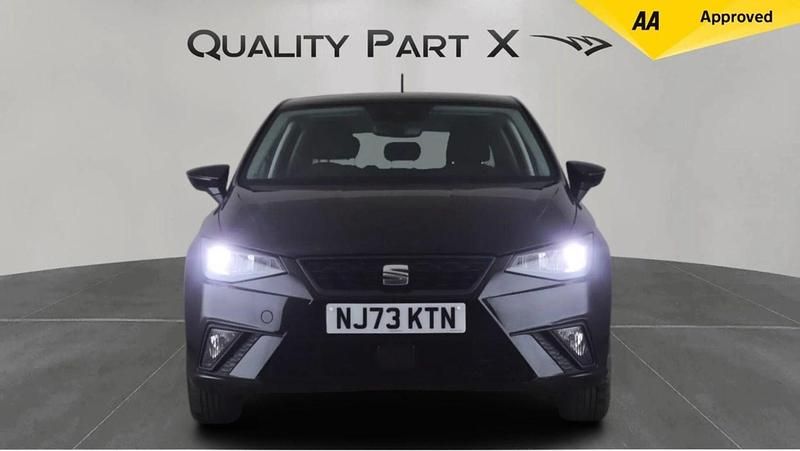 Begagnad Seat Ibiza SE 2023 Svart Halvkombi