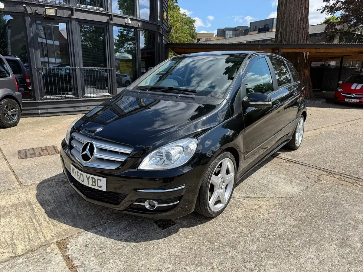 Used Mercedes B200 2010 Black MPV