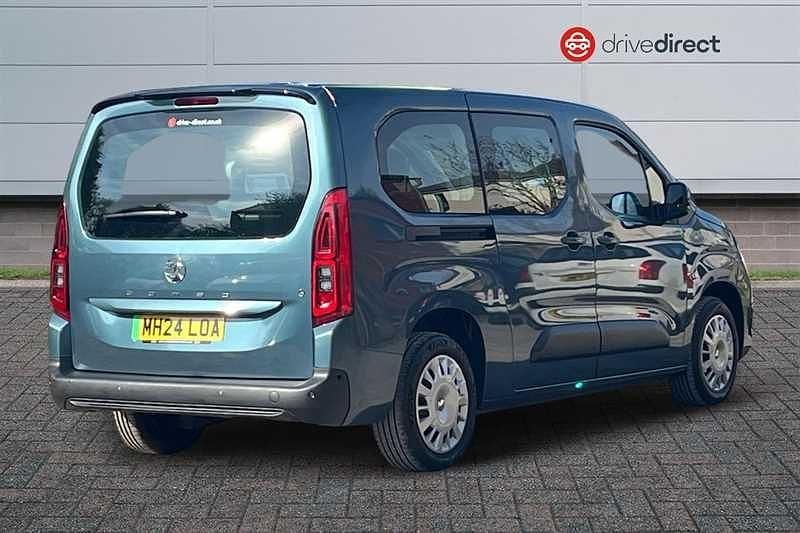 Used Vauxhall Combo Design Edition 100 kW (136 HP) 2024 Blue MPV