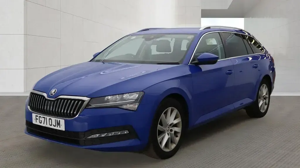 Used Skoda Superb SE Technology 150 HP (110 kW) 2022 Blue Estate
