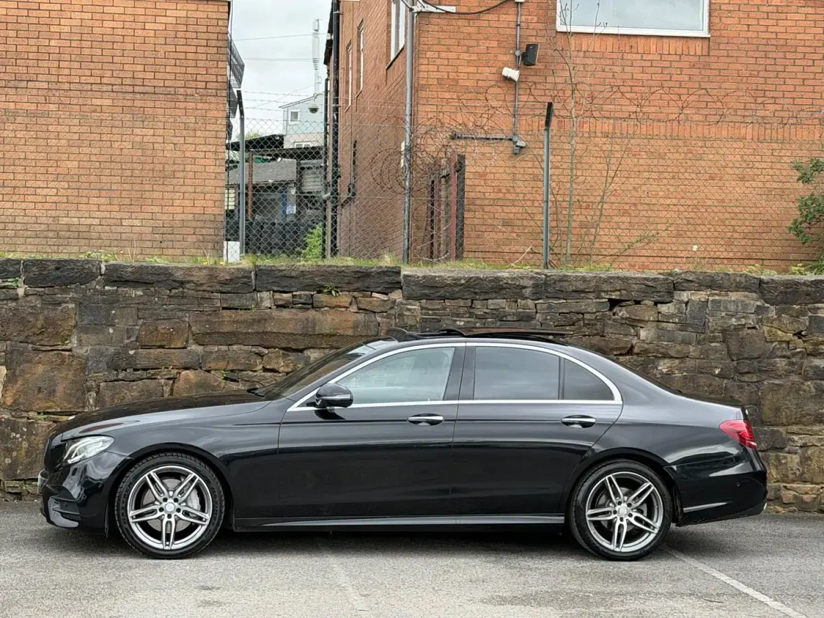 Usado Mercedes E220 AMG Line Premium 2017 Preto Sedan