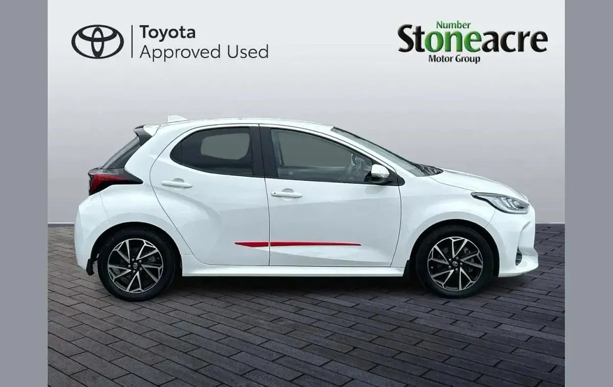 Used Toyota Yaris Design 116 HP (85 kW) 2022 White Hatchback