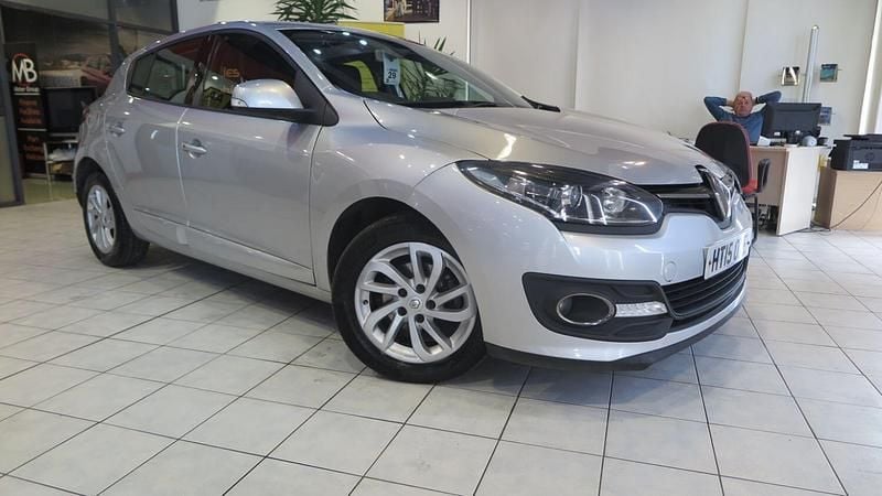 Silver Used 2015 Renault Mégane III Dynamique Hatchback | £2,493 (Good price) - Image 1/2
