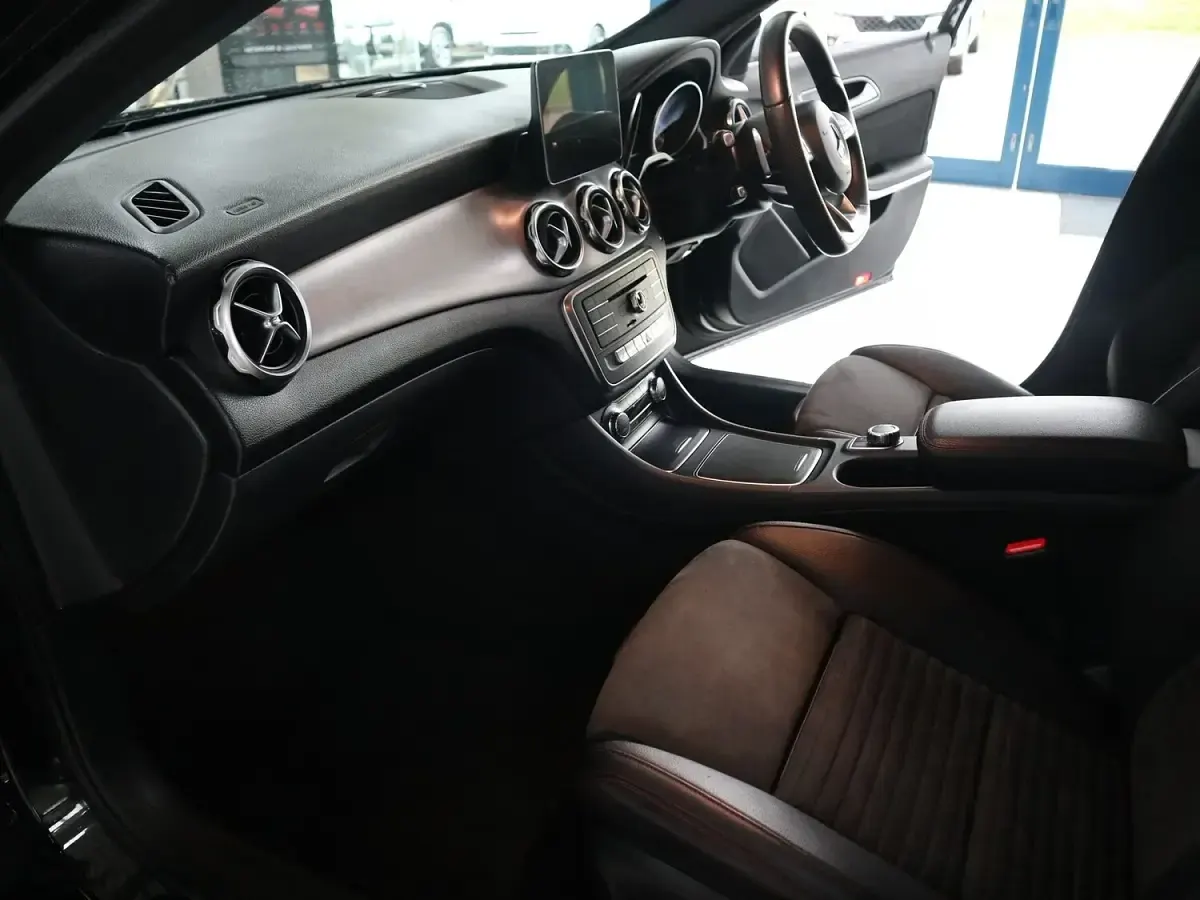Used Mercedes GLA180 AMG line 122 HP (89 kW) 2019 Black SUV