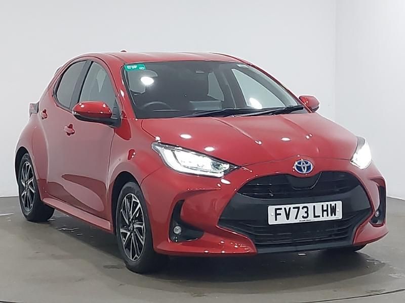 Used Toyota Yaris Hybrid Design 116 HP (85 kW) 2023 Red Hatchback