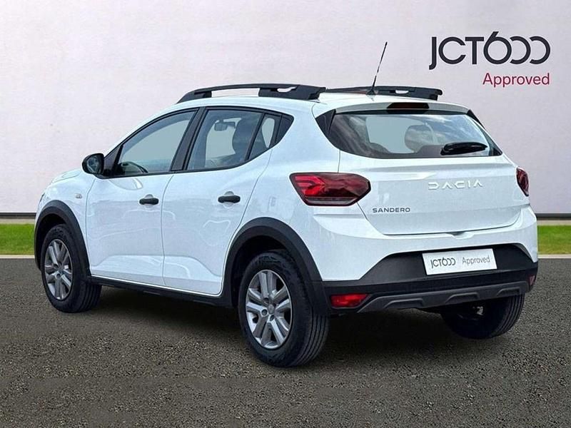 Used Dacia Sandero Essentiel 90 HP (66 kW) 2023 White SUV