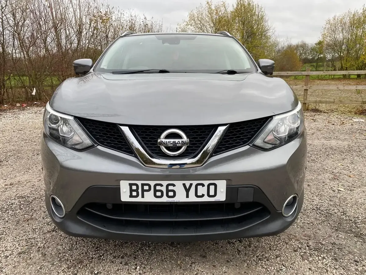 Used Nissan Qashqai Tekna 110 HP (80 kW) 2016 Grey SUV