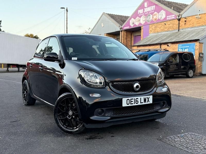 Black Used 2016 Smart ForFour Hatchback | £4,490 (Fair price) - Image 1/3