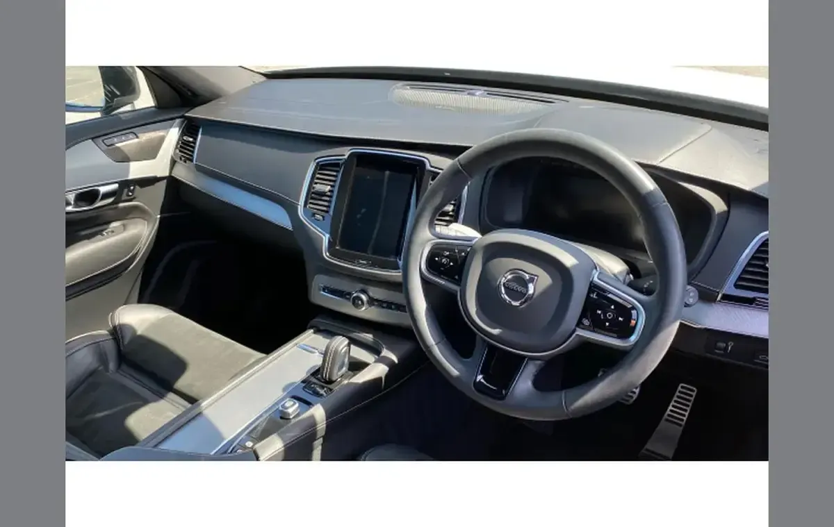 Used Volvo XC90 R-Design 235 HP (172 kW) 2022 White SUV