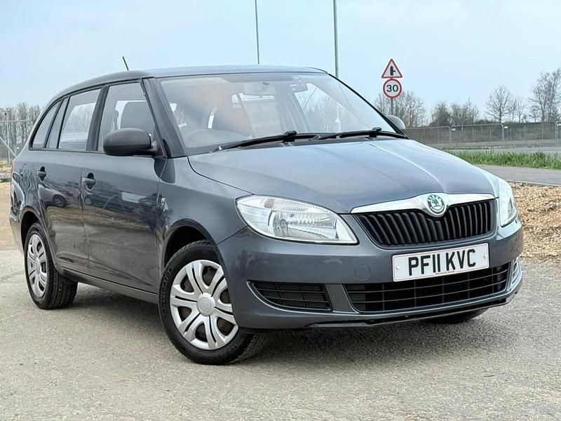 Used Skoda Fabia 69 HP (50 kW) 2011 Grey Estate