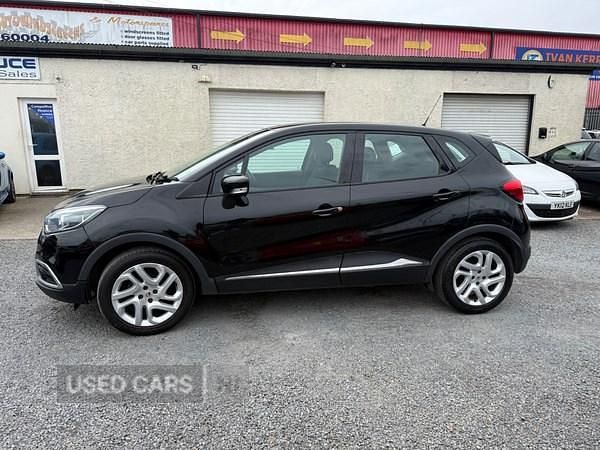 Used Renault Captur Dynamique 90 HP (66 kW) 2015 Black SUV