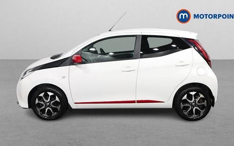Usado Toyota Aygo Trend 72 HP (52 kW) 2020 Branco Citadino
