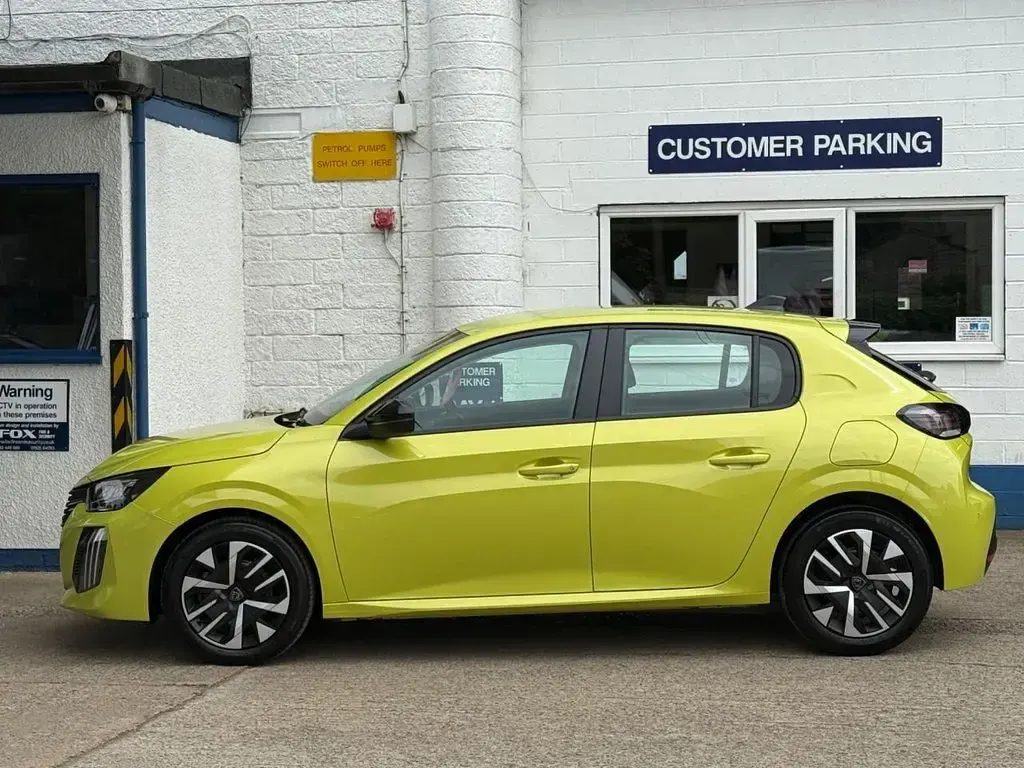 Uusi Peugeot 208 Style 100 HP (73 kW) 2026 Keltainen Viistoperä