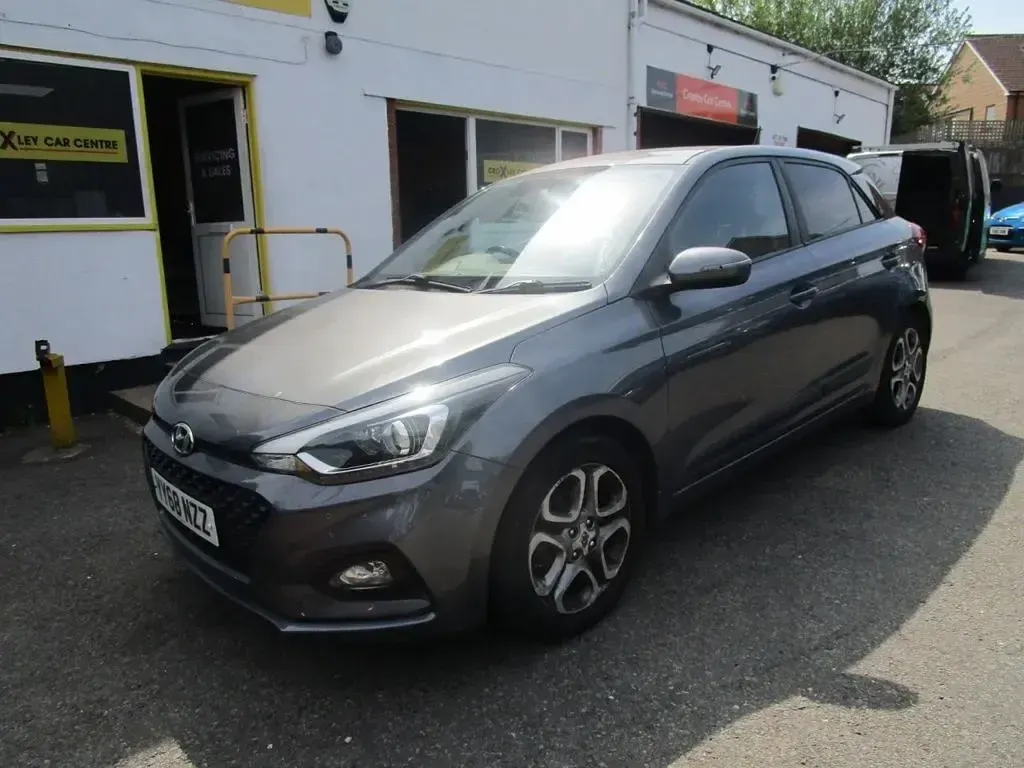 Used Hyundai i20 Premium 84 HP (61 kW) 2018 Grey Hatchback