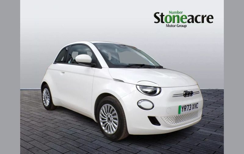 White Used 2023 Fiat 500e Action Hatchback | £13,995 (Fair price) - Image 1/4
