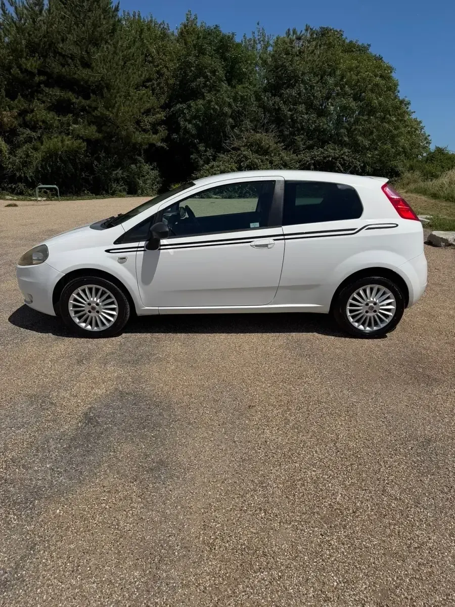 Used Fiat Grande Punto 2009 White Hatchback