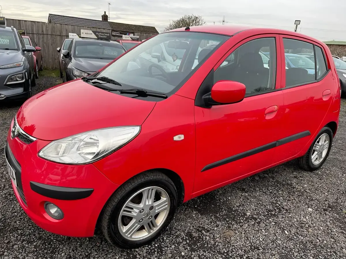 Used Hyundai i10 Comfort 77 HP (56 kW) 2009 Red Hatchback