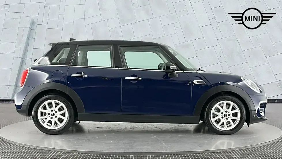 Used Mini Cooper Classic 134 HP (98 kW) 2019 Blue Hatchback