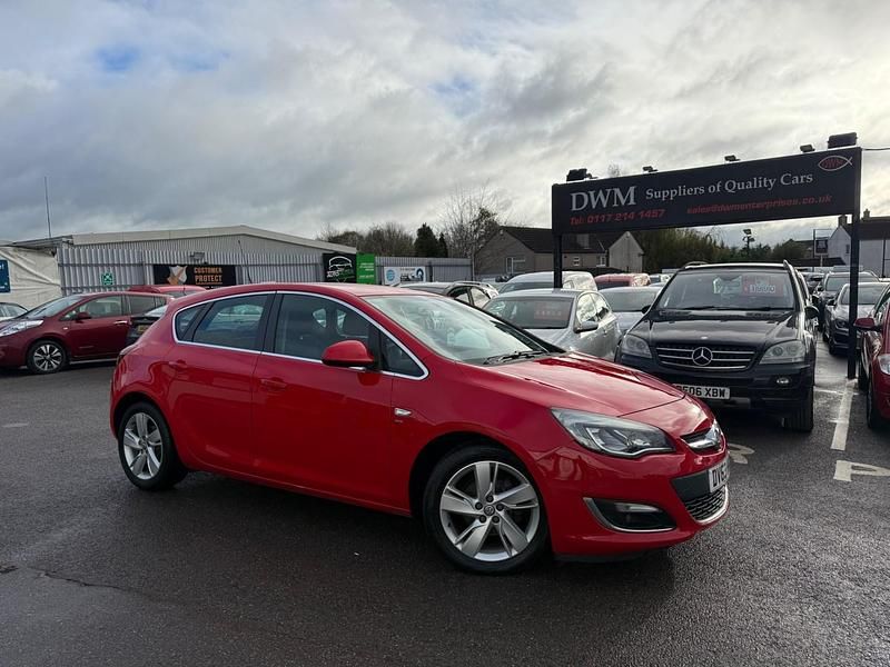 Red Used 2013 Vauxhall Astra SRi Hatchback | £1,990 (Good price) - Image 1/4