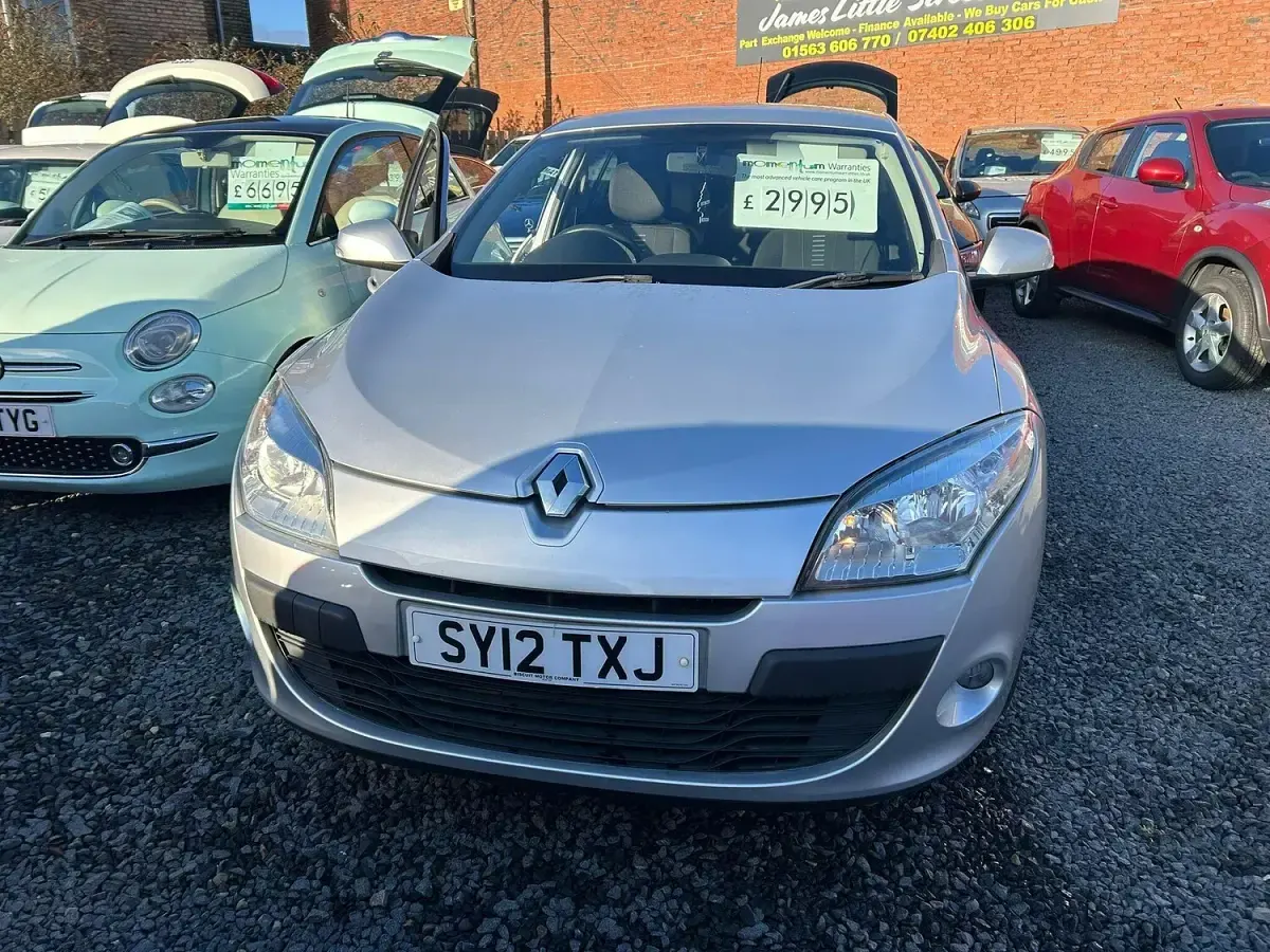 Used Renault Mégane 130 HP (95 kW) 2012 Silver Hatchback