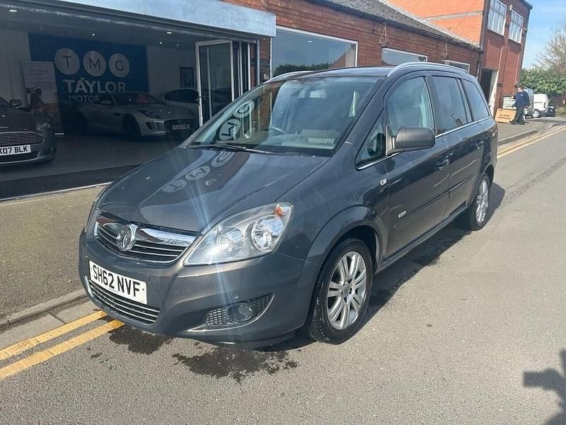 Used Vauxhall Zafira Design Edition 115 HP (84 kW) 2012 Grey MPV