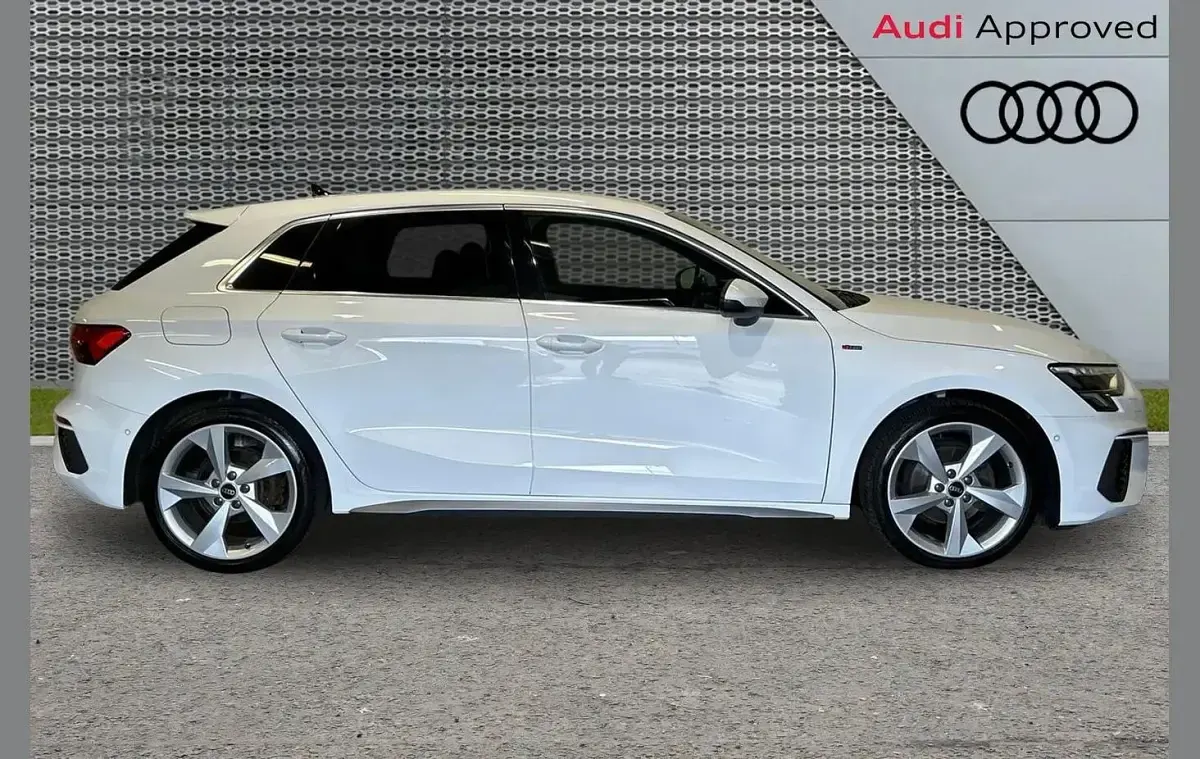 Used Audi A3 S-Line 147 HP (108 kW) 2023 White Sedan