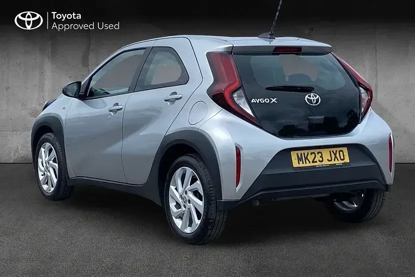 Used Toyota Aygo X PURE 72 HP (52 kW) 2023 Silver SUV