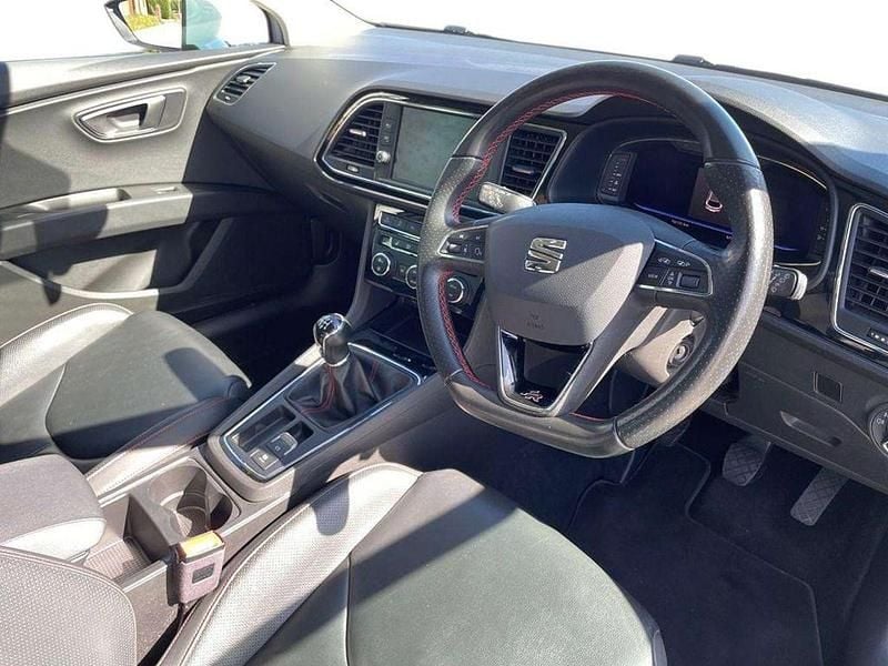 Used Seat Leon FR Sport 128 HP (94 kW) 2019 White Hatchback