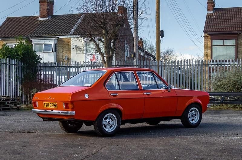 Used Ford Escort 57 HP (41 kW) 1976 Red Sedan