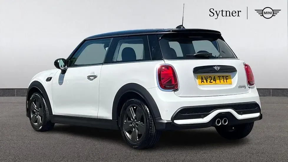 Used Mini Cooper S Classic 176 HP (129 kW) 2024 White Hatchback