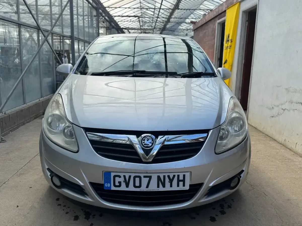 Used Vauxhall Corsa Design Edition 90 HP (66 kW) 2007 Silver Hatchback