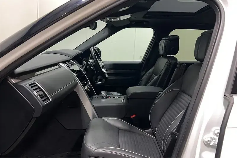 Used Land Rover Discovery 295 HP (216 kW) 2023 White SUV