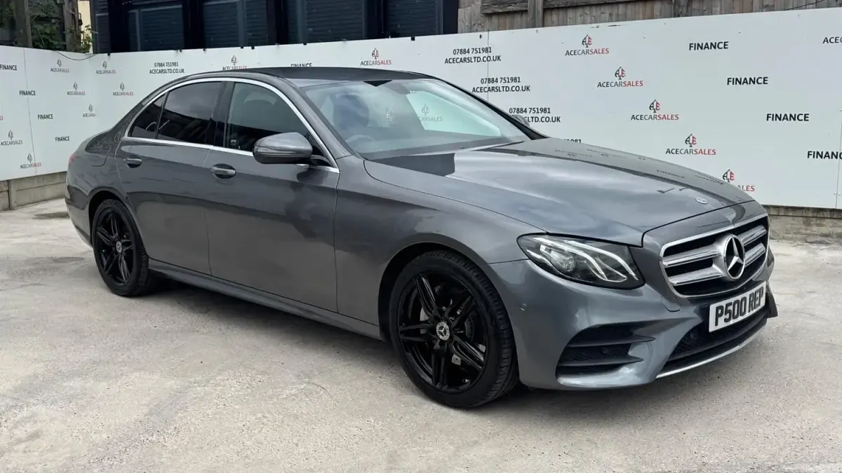 Begagnad Mercedes E220 AMG line 194 HK (142 kW) 2017 Grå Sedan