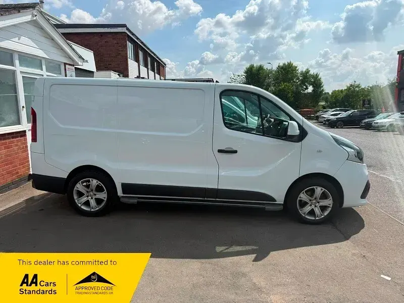 Used Renault Trafic Business 2014 White MPV