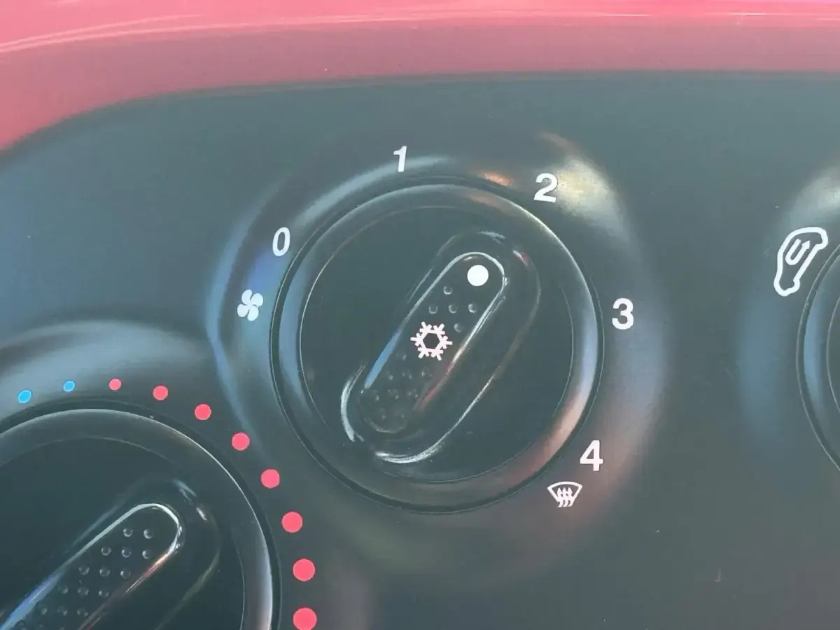 Begagnad Abarth 595 140 HK (102 kW) 2015 Röd Halvkombi