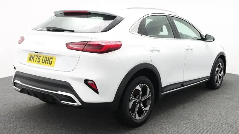 New Kia XCeed 2025 White SUV